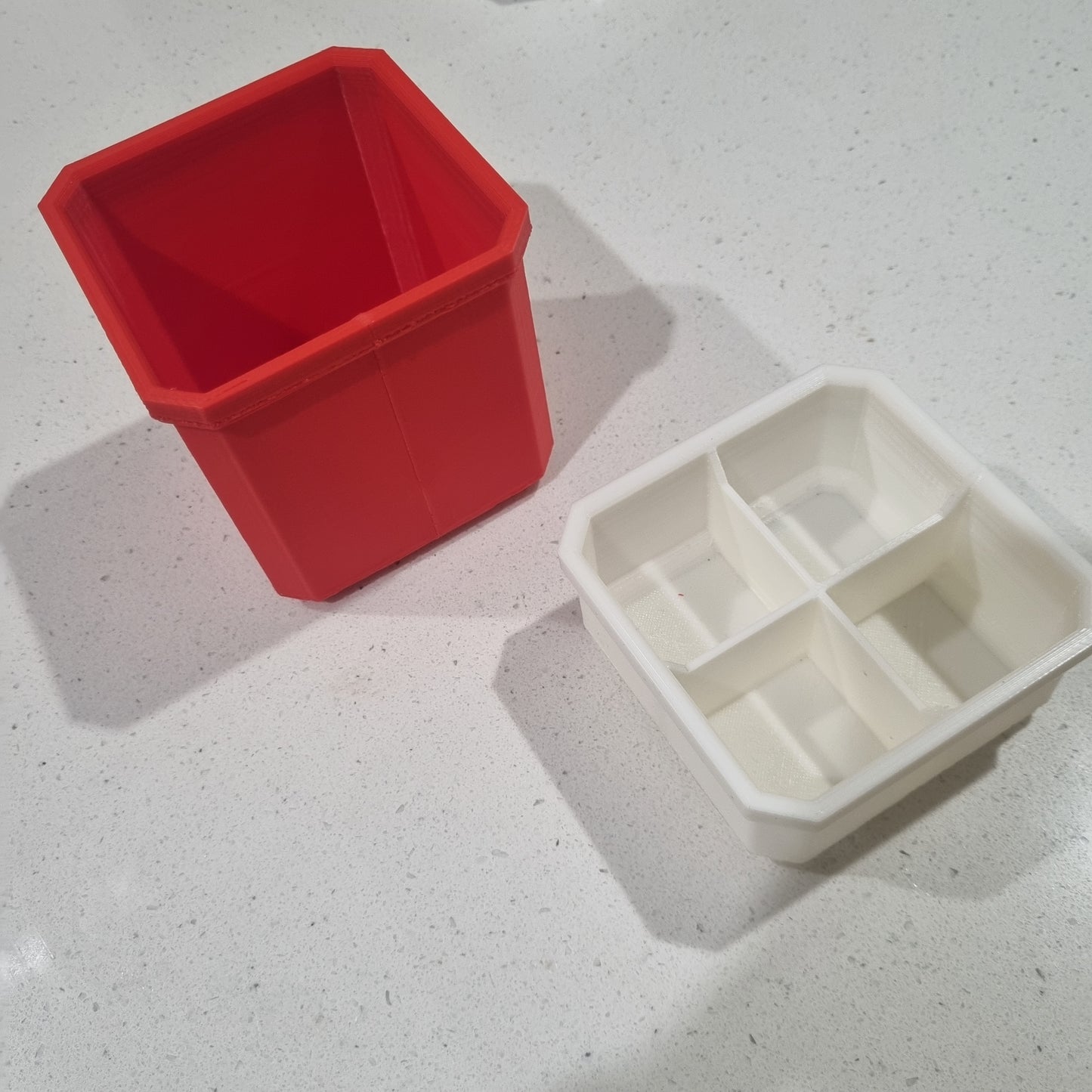 Slim packout organiser