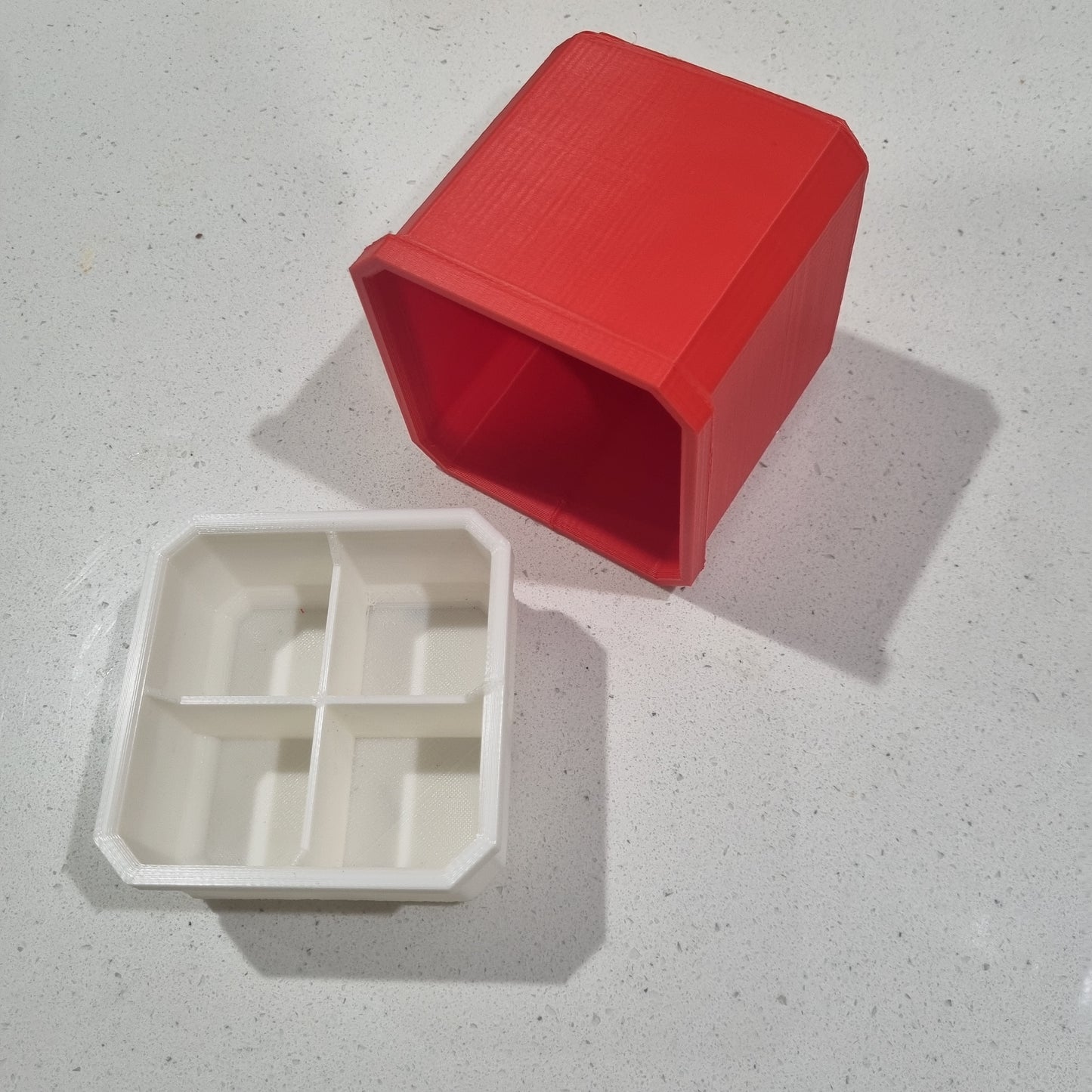 Slim packout organiser