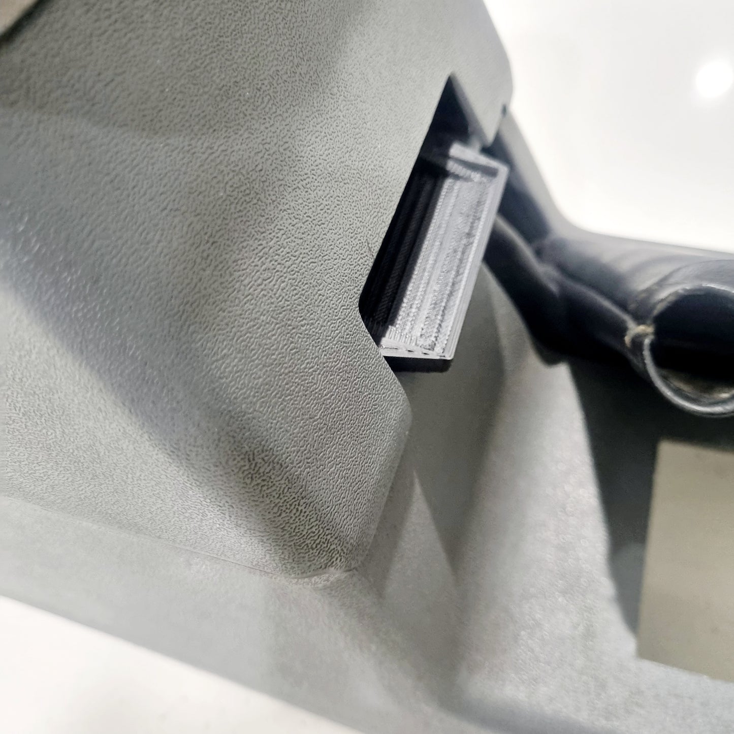 Vl center console high rise latch