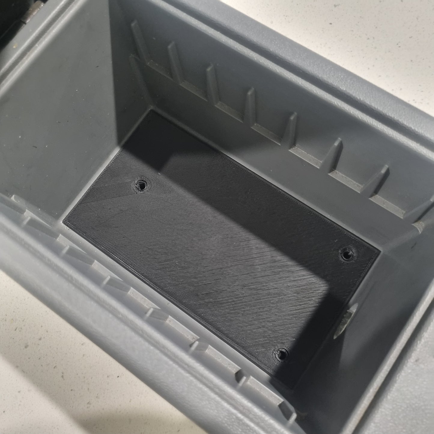 VL center console strengthener